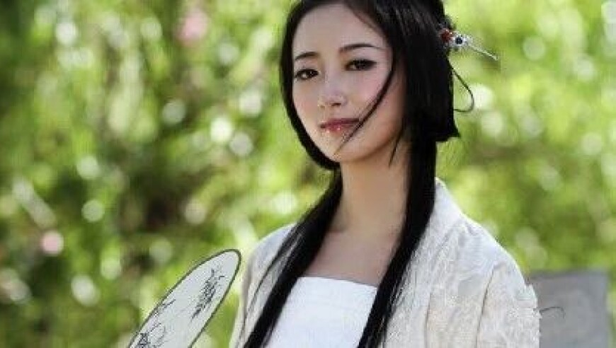 2025年奥彩马报管家婆大全,丹顶鹤进商店散步 脚上戴着红色脚环,经济性执行方案剖析_定制版V11.43